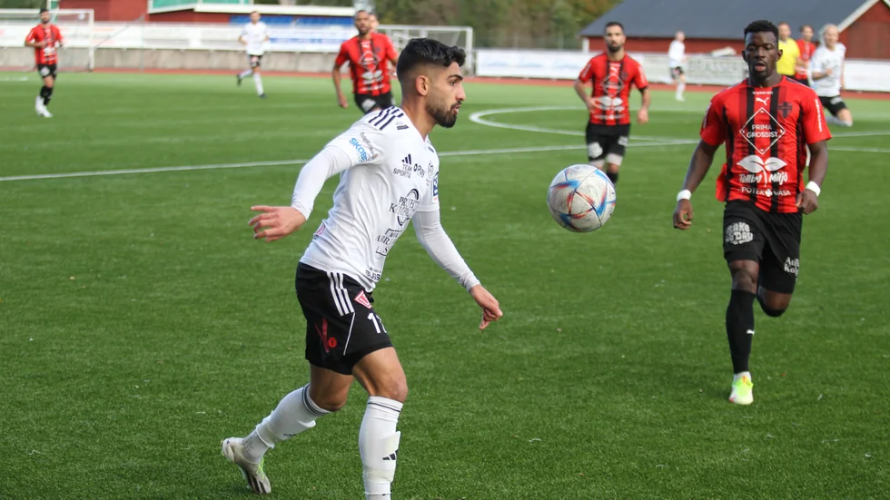 Motala AIF:s spelare Kevin Ali testar med Gif Sundsvall från superettan.