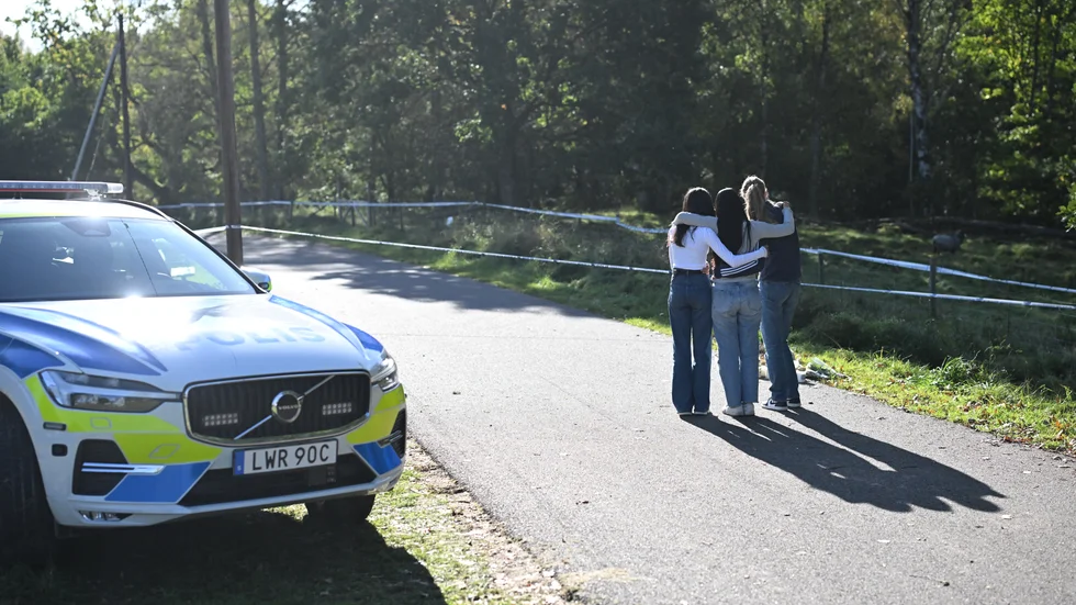De tre flickorna gick i samma skola som den döde 15-årige pojken i Alingsås. "Läskigt och ledsamt", säger de.