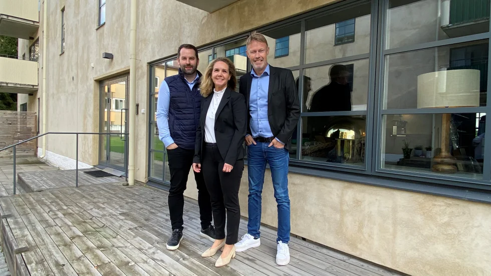 Mäklarna Sebastian Hanisch, Linda Sköld och Thomas Östholm på Länsförsäkringar fastighetsförmedling som öppnar en ny bobutik i Mariefred.