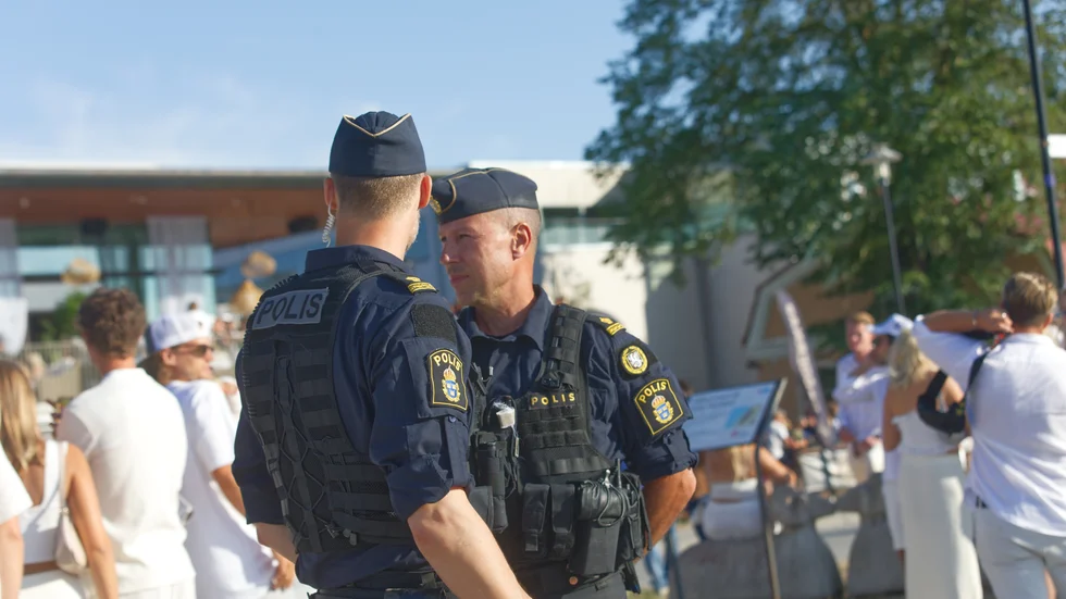 Ungefär tre patruller befann sig vid och på Kallis under dess öppningstider. Några av dessa var Gotlandspolisens insatsstyrka. 