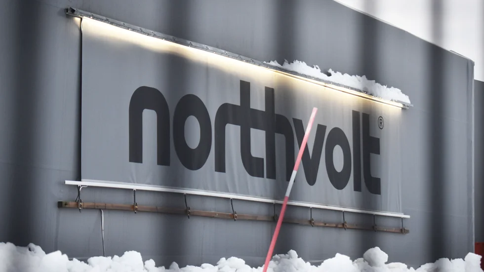 Northvolt Ett i Skellefteå, stängsel, skylt, loga, logotyp, vägpinne, reflexfinne
