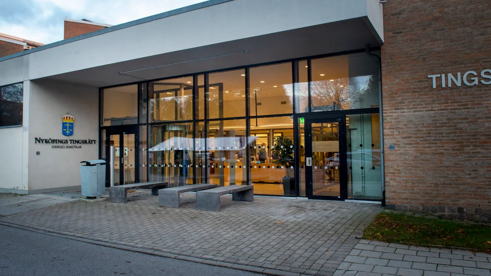 
Den tidigare S-politikern fördes efter förhandlingsdagen tillbaka till häktet där han sitter kvar tills dom meddelas.