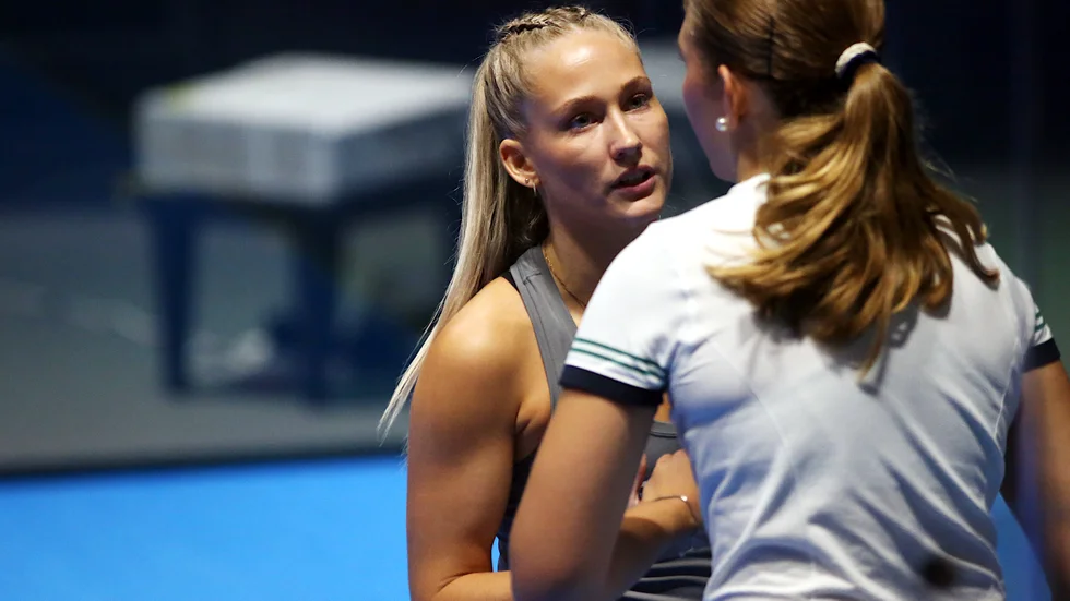 Norrköpingstjejen Stephanie Näyhä, som spelade tillsammans med Asta Renemark från Helsingborg, förlorade i första omgången av SM-padeln på hemmaplan.