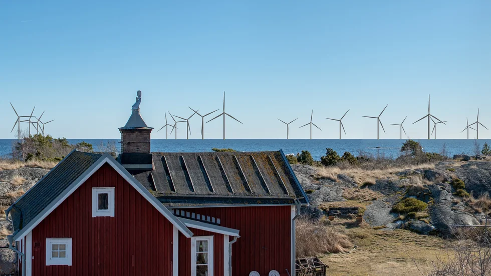 Såhär kan vindkraftparken komma att se ut från Hävringe längst ut i Oxelösunds skärgård. Wind Swedens fotomontage är beskuret för att passa tidningens format.
