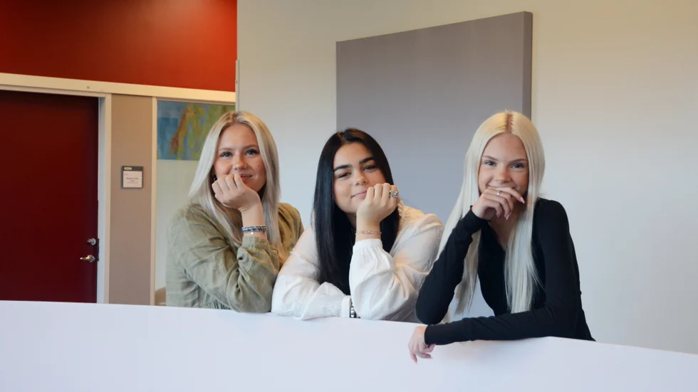 Viola Österman, Isabelle Rimblad och Linnéa Bosson studerar barn- och fritidsprogrammet på Nyköpings gymnasium.