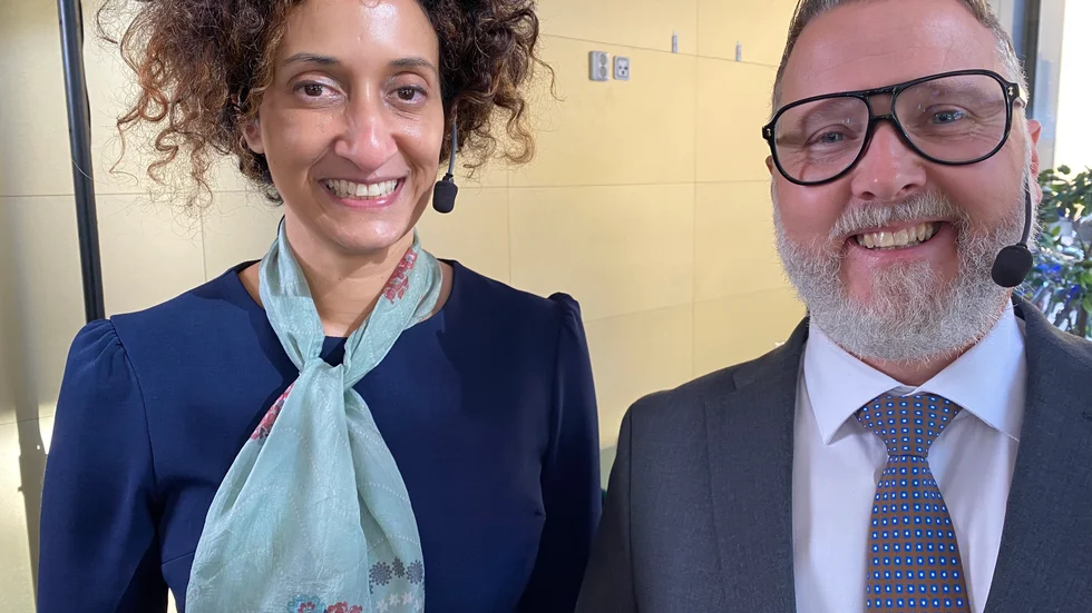 Katharine Birbalsingh och Damian Brunker sprider entusiasm och handfast solidaritet omkring sig. Sverige behöver fler skolor med de attityder och värderingar som präglar no-excuse skolorna. 
