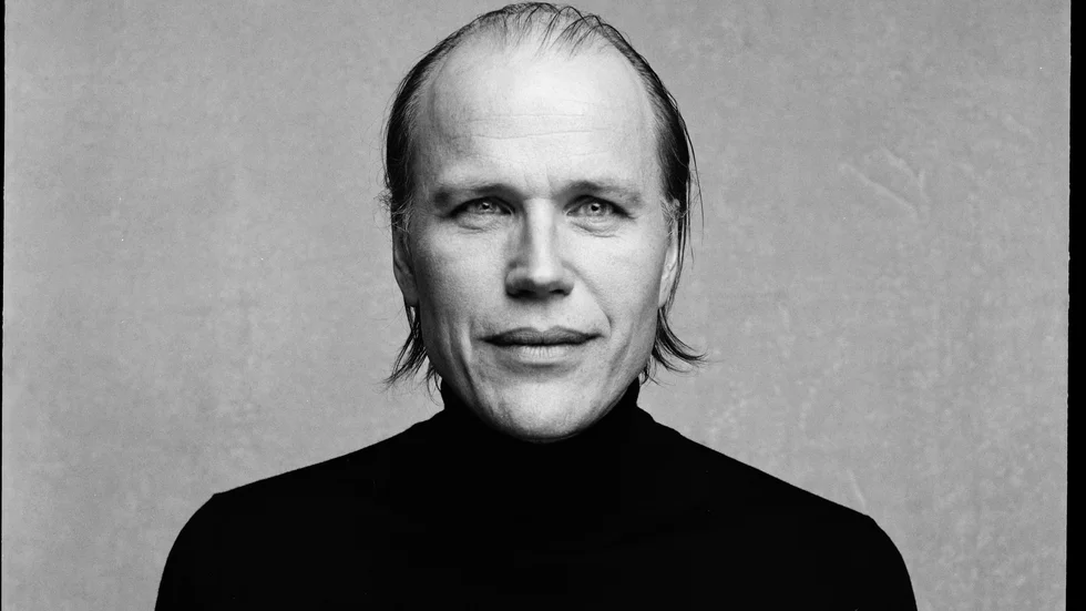 Christian Kjellvander är aktuell med sitt nya album "Hold your love still". Nu kommer han till Eskilstuna.