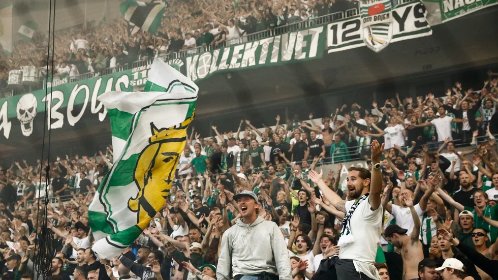 Twentes tränare Joseph Oosting var kritisk mot Hammarbyfansens bemötande.