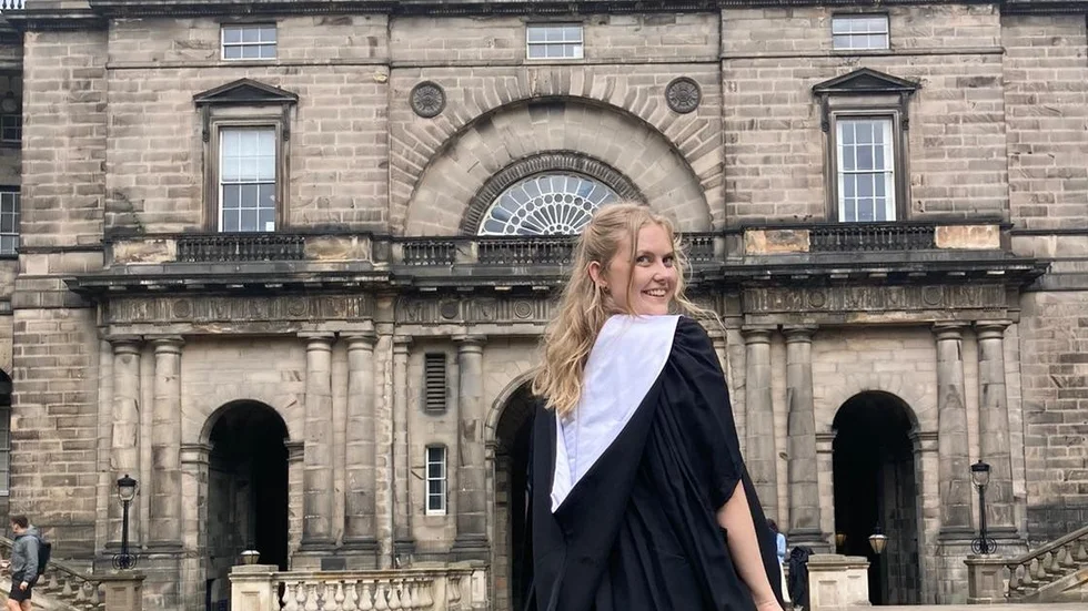 Hedvig Pontén gick Enskilda gymnasiet i Nyköping. En anledning till att hon valde att söka sig utomlands var att hon hade så inspirerade lärare där, säger hon.