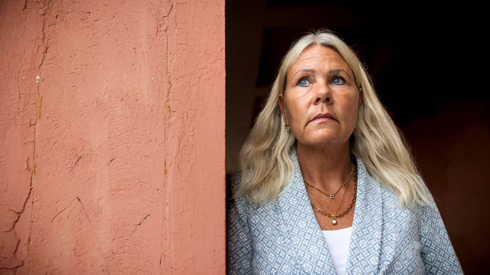 Ulrika Östergren förlorade sin dotter Sanna i en överdos förra året. Nu vill hon varna för hur lätt det är för unga att få tag på droger.