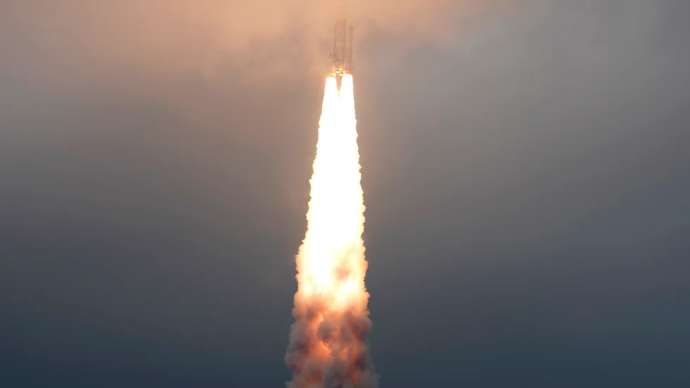 Den indiska rymdfarkosten Chandrayaan-3 sköts upp från rymdcentret Satish Dhawan på ön Sriharikota i östra Indien den 14 juli. Arkivbild.