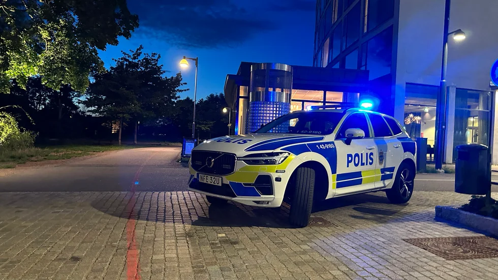 Flera polispatruller, ambulans och räddningstjänst larmades på måndagskvällen till en befarad drunkning i Stångån i centrala Linköping.