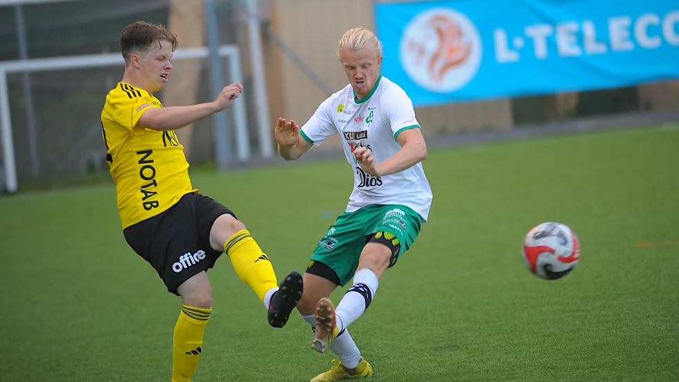 Max Wårell kunde jubla efter sitt drömmål och Bergnäsets seger mot Täfteå. OBS! Bilden från en tidigare match. 