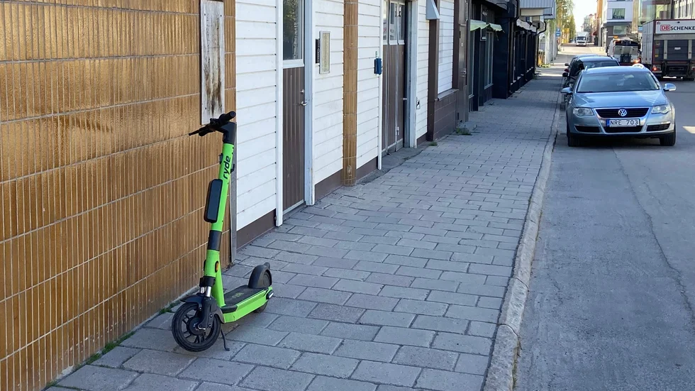 Elsparkcyklar är ofta illa parkerade och hindrar framkomlighet, påpekar insändarskribenten.