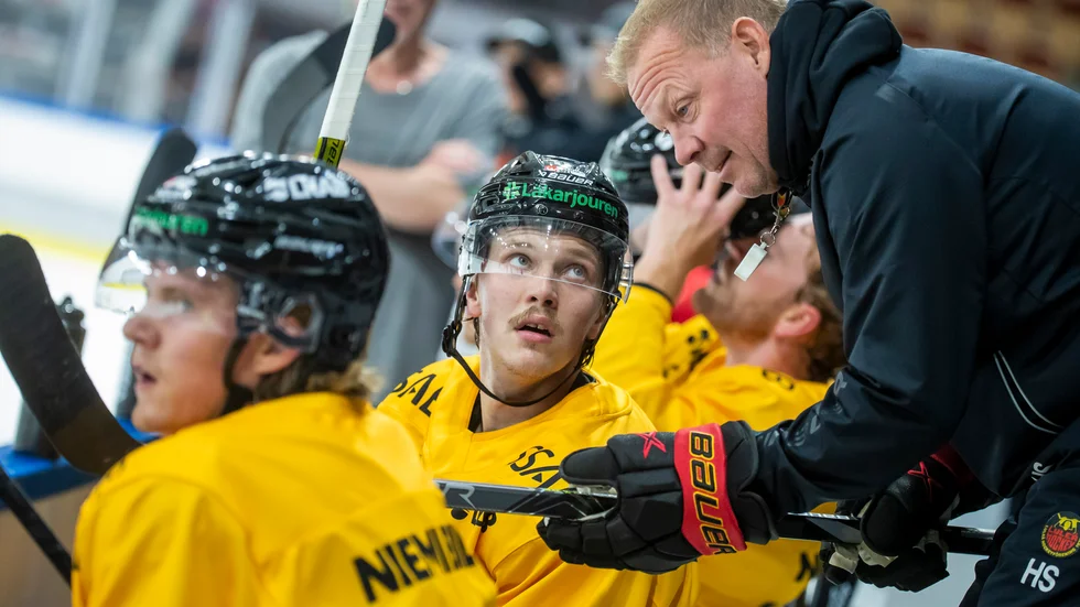 Henrik Stridh hoppas att laget kan tända publiken så att de tillsammans ska besegra Örebro.