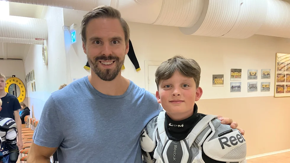 Hilding Lindholm, Mariefred, undrade vilket lag Linus Videll höll på som ung. Svaret är Brynäs.