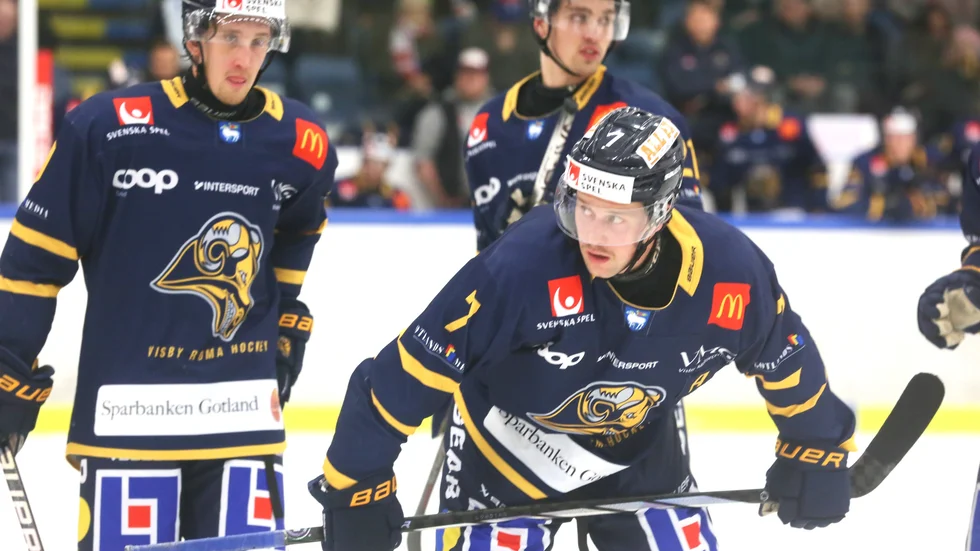 Melker Iversen lämnar Visby Roma. 