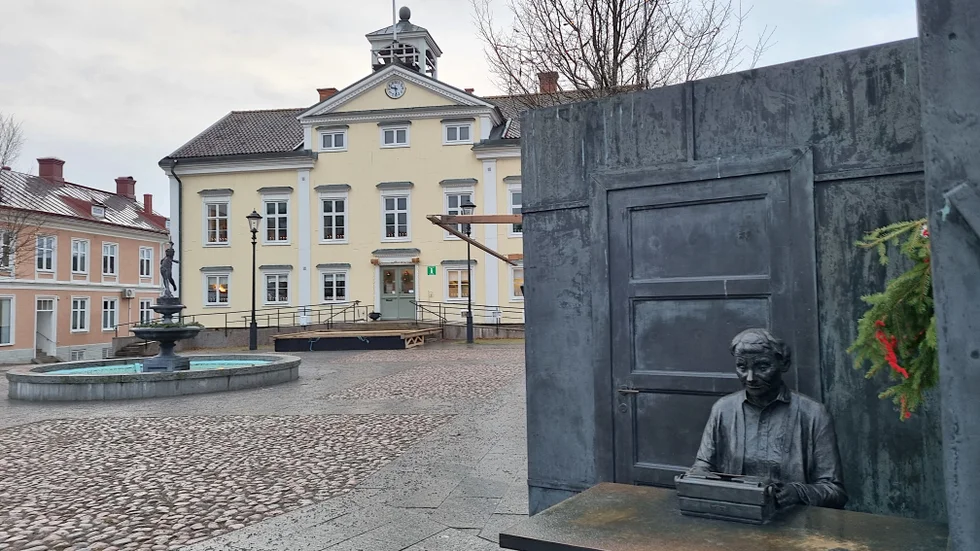 Drömmen om Vimmerby infriades inte, tycker signaturen "Lena", som är besviken på utvecklingen. "Vi ger upp och flyttar tillbaka till civilisationen", skriver hon.