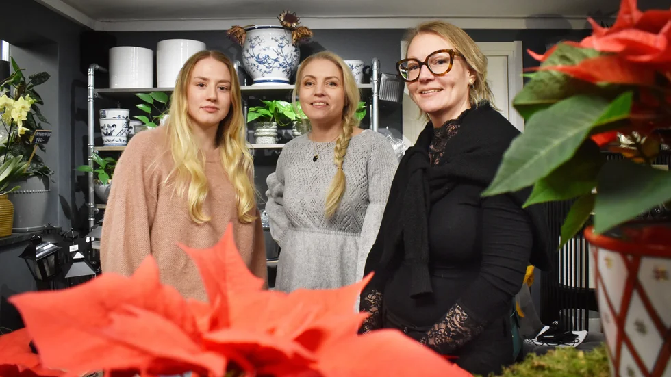 Det är Nina Östlund Viklund (höger) och systerdottern Maja Lundström (vänster) som kommer att sköta butiken. Malin Östlund (mitten) kommer ta hand om det administrativa och rycker in när det behövs.