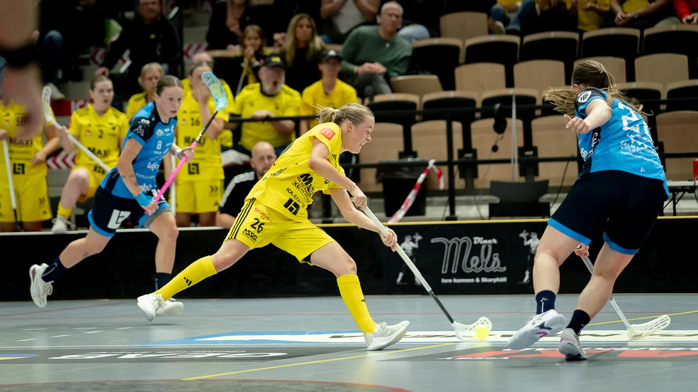 Moa Dynefalk imponerar stort i Endre-tröjan. 