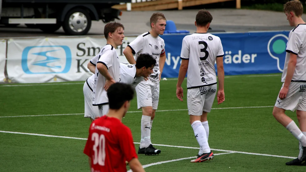 För några år sedan spelade Lillpite IF:s fotbollsherrar i division 3. Nu är det kämpigt att få ihop ett lag i fyran. (Arkivbild)