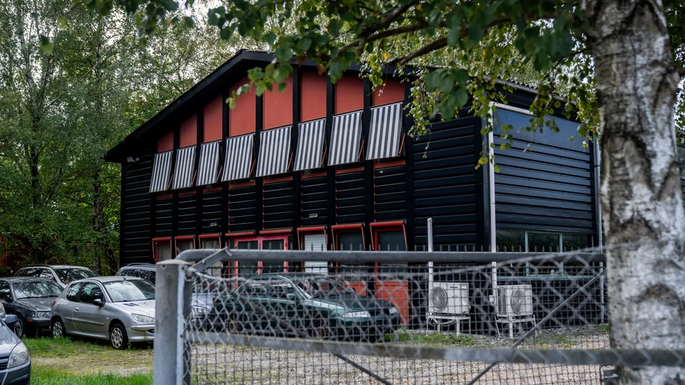 Uppehållsförbud har införts i flera lokaler i bland annat Köpenhamnsområdet då kriminella gäng tros verka där.
