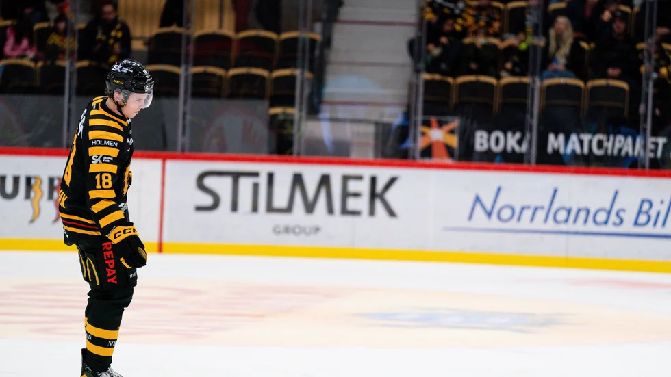 Elias Stenman fick matchstraff efter en knätackling mot Linköping på lördagen.