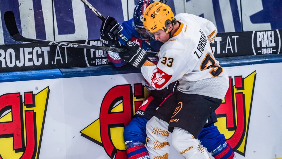 Zeb Forsfjäll in a close encounter as AIK played away in Austria. AIK eventually won 4-2.