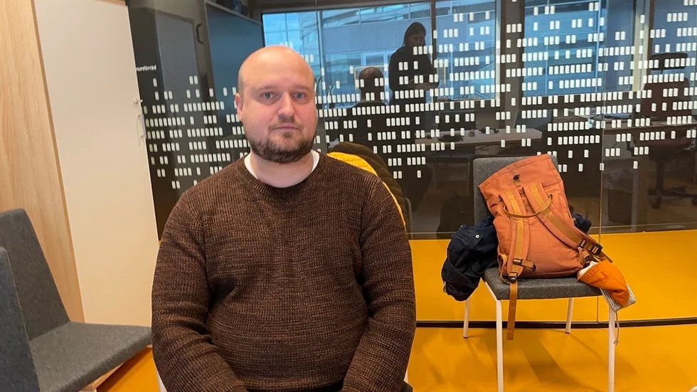 Kiruna kommuns ekonomichef, Tobias Sipuri, förklarar vilka skillnader som finns i kommunalrådens olika resonemang. 