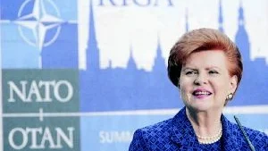 På sluttampen. Vaira Vike-Freiberga har varit president i Lettland sedan 1999. I sommar väljs en ny. Foto: Hannibal Hanschke/ Scanpix