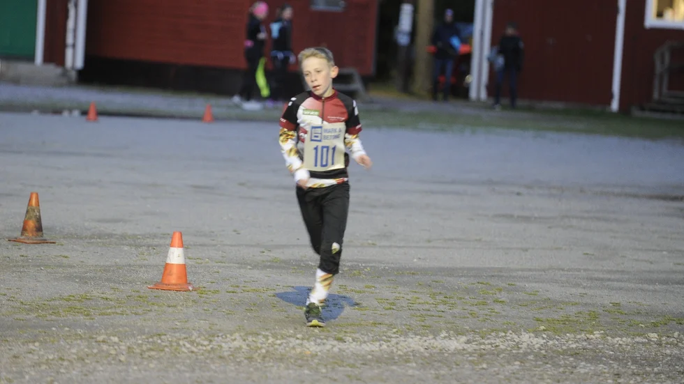 Elias Öberg, OK Hällen blev premiärvinnare av Tunrundans nya lopp över tre kilometer. 