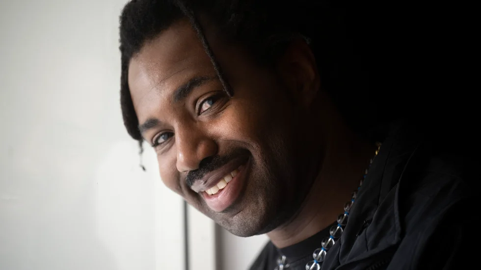 Sampha har hoppat in som gästsångare hos artister som Drake och Kendrick Lamar. I|dag ser han på sig själv främst som producent och låtskrivare. "Jag är definitivt en sångare, men ibland glömmer jag nästan bort att jag kan sjunga", säger han.