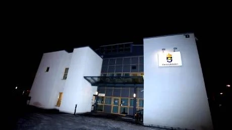 <7GT_Bildrubrik>frihetsberövad.</7GT_Bildrubrik> 15-åringen hålls kvar i häktet i Visby, för att inte försvåra utredningen enligt vice chefsåklagare Susanne Wihlborg.
