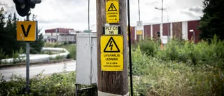 Livsfarlig ledning på vägen – trafiken stängdes av