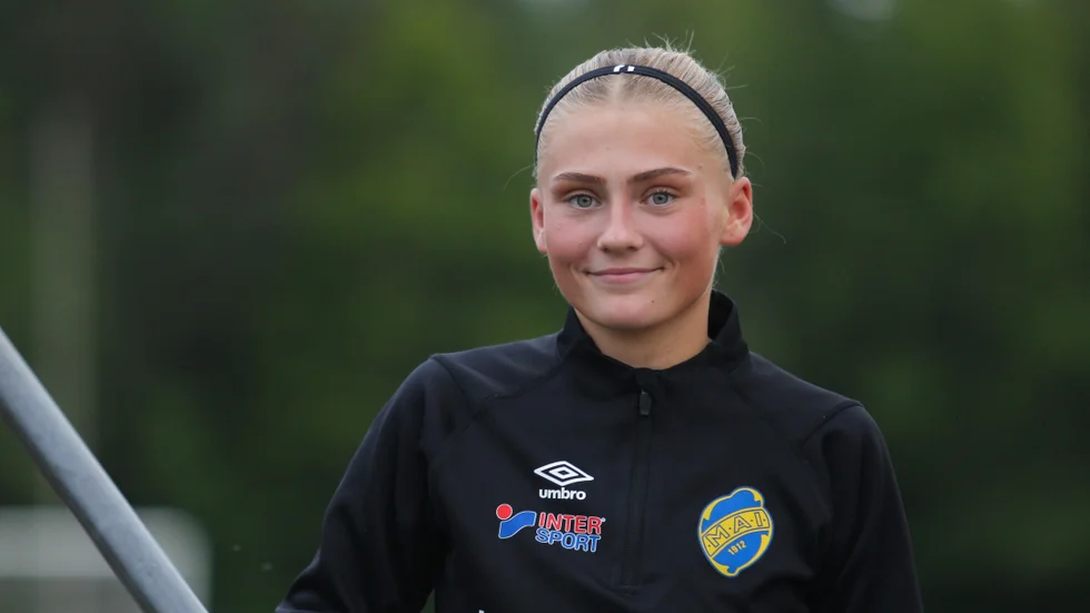 Esmeralda Widlöfs bästa fotbollsminne "När jag spelade futsalcuperna med Skänninge. Typ när vi vann Södracupen".