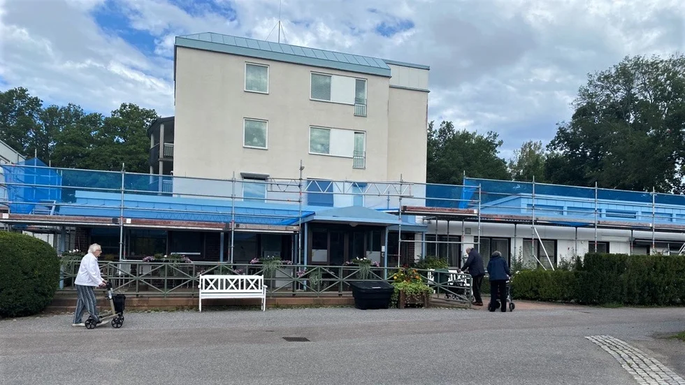 Ekbackens vårdboende, som är en kommunal verksamhet,  har anmälts enligt Lex Sarah bland annat för fysiska och psykiska övergrepp.