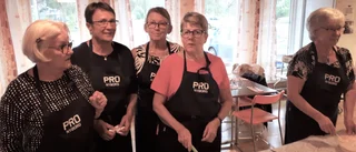 Glada miner på sommarlunchen  