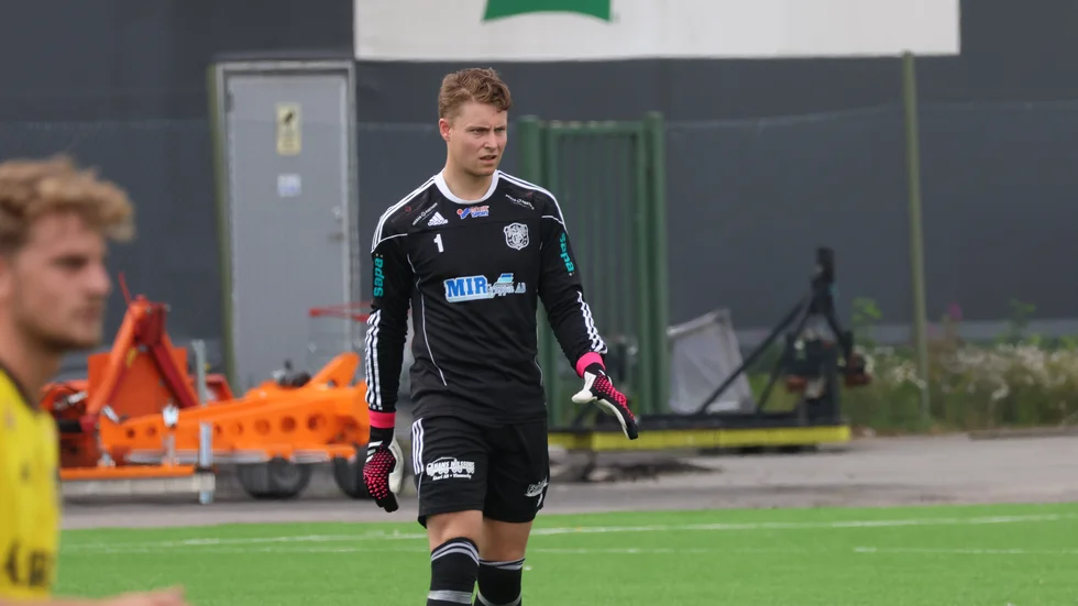 Gustaf Johanssons Vimmerby IF föll med 4-0 mot Hjulsbro men målvakten var en av få i laget som gjorde en bra match.