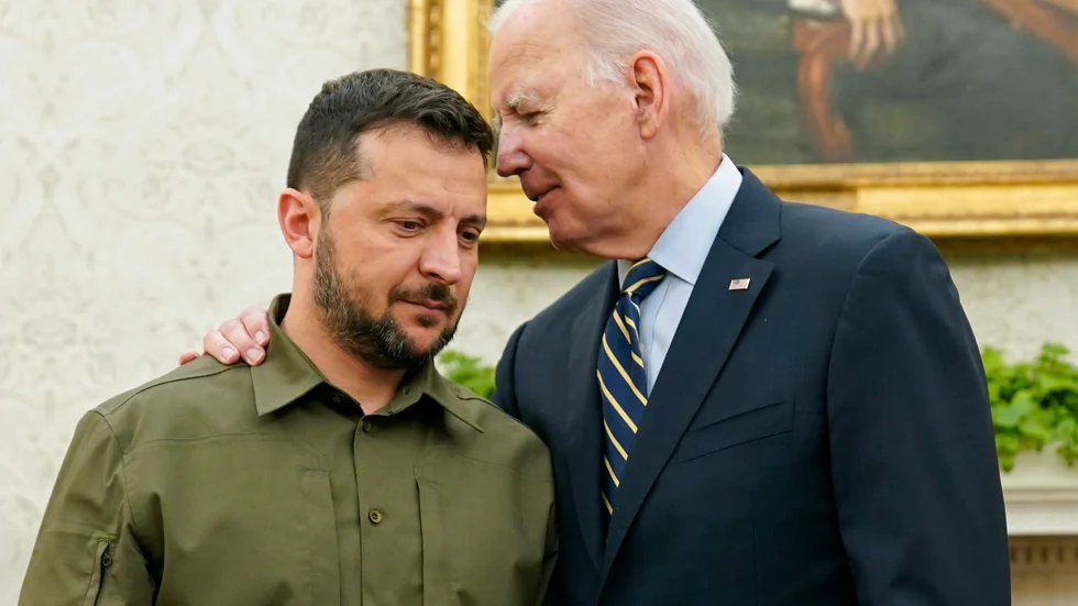 Ukrainas president Volodymyr Zelenskyj och USA:s president Joe Biden i Vita huset.