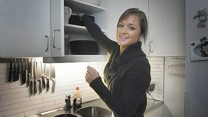 Namn: Jenny AhlénÅlder: 25 årBor: I UppsalaGör: Jobbar på kontor med ekonomi