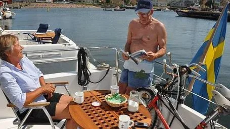 Hans och Birgitta Hallstedt som anlöpte Öregrunds hamn på torsdagen tycker att utsläpp av toalettavfall från fritidsbåtar är ett aktuellt problem.