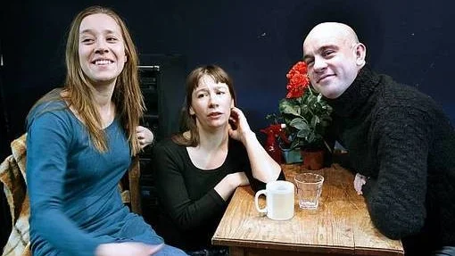Skådespelarna Sara Karlsdotter, Lena Strömberg Lagerlöf och Jonas Kruse på Uppsala Stadsteater jämför pjäsen Kassett med Trollkarlen från Oz, en saga där huvudpersonen möter olika karaktärer som förändrar tillvaron.