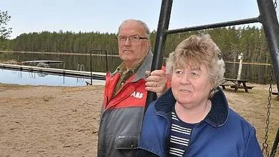 Stugägarna Gerd och Gunnar Hägg vill ha en gång- och cykelväg mellan Laksjönbadet och Harbo samhälle.