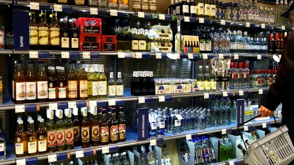 Langning av alkohol till unga minskar både i landet som helhet och i Uppsala län.