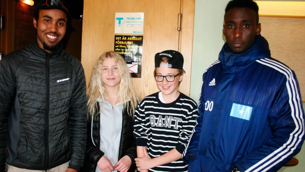Föreläste. Sjundeklassarna Moa Vakava och Herman Bohlin mötte Hassan Farah och Mohammud Cabdi, som berättade om sin resa från flyktingar till bandyhjältar.