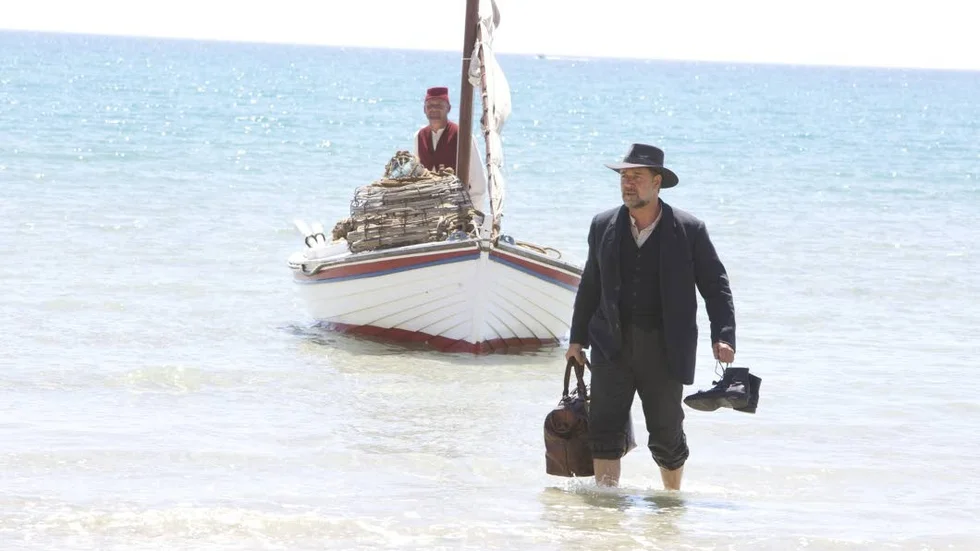 Russell Crowe spelar huvudrollen som den sörjande fadern Connor i "The water diviner", som också är hans regidebut.