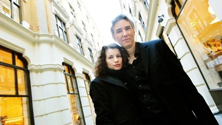 Alexander och Alexandra Coelho Ahndoril är tillsammans pseudonymen Lars Kepler.