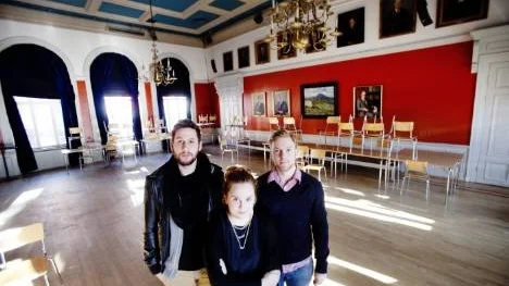 Klubbarrangörerna Pezhman Sasan, Emelie Söderlund och Anton Tunving.