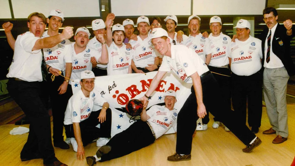 Örnens kvalhjältar våren 1993. Tvåa från vänster Mike Nyitray, i mitten Stefan Falkhäll och längst till höger Åke Bjerselius.