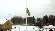 Knutby präglas av sorg och förstämning med flaggor på halv stång.
